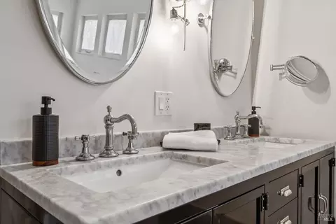 Bath - 17 Juno Rd, Tiburon, CA 94920 photo 3 of 5