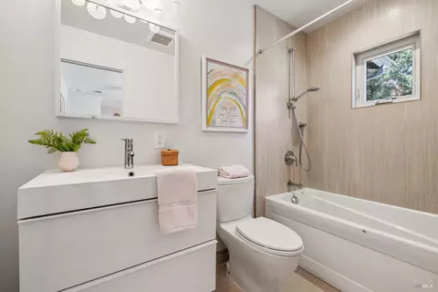 Bath - 17 Juno Rd, Tiburon, CA 94920 photo 5 of 5