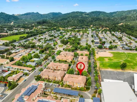 View/Area - 165 Stonegate Cir #E, Cloverdale, CA 95425 photo 2 of 3