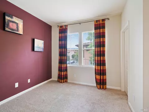 Bedroom - 165 Stonegate Cir #E, Cloverdale, CA 95425 photo 4 of 5