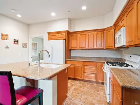165 Stonegate Cir #E, Cloverdale, CA 95425