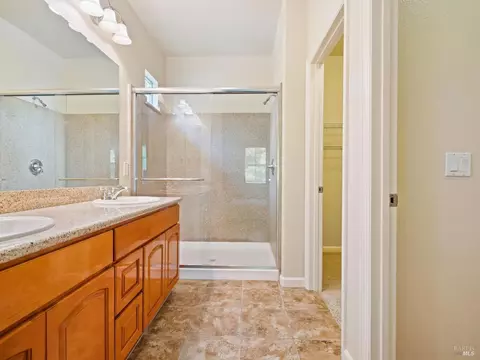 Bath - 165 Stonegate Cir #E, Cloverdale, CA 95425 photo 2 of 4