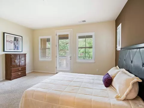Bedroom - 165 Stonegate Cir #E, Cloverdale, CA 95425 photo 3 of 5