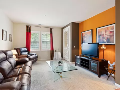 Living - 165 Stonegate Cir #E, Cloverdale, CA 95425 photo 3 of 3