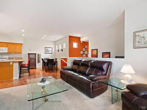 Living - 165 Stonegate Cir #E, Cloverdale, CA 95425 photo 1 of 3