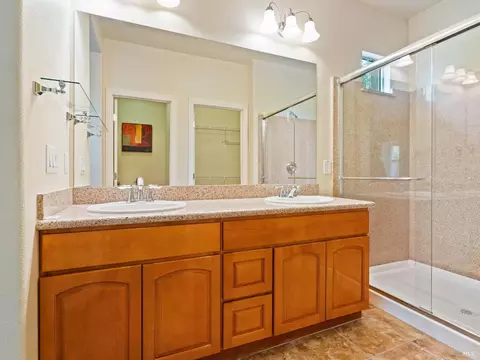 Bath - 165 Stonegate Cir #E, Cloverdale, CA 95425 photo 1 of 4