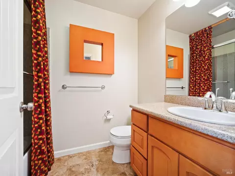 Bath - 165 Stonegate Cir #E, Cloverdale, CA 95425 photo 3 of 4