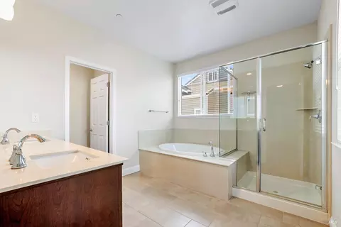 Bath - 2152 Eva St, Napa, CA 94559 photo 5 of 7