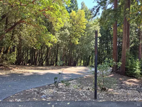 24521 Lilac Dr, Willits, CA 95490