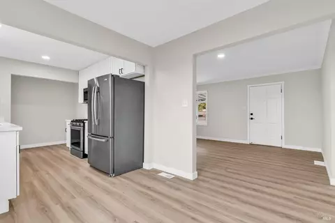 Entry Way - 544 Napa Ave, Rodeo, CA 94572 photo 4 of 5
