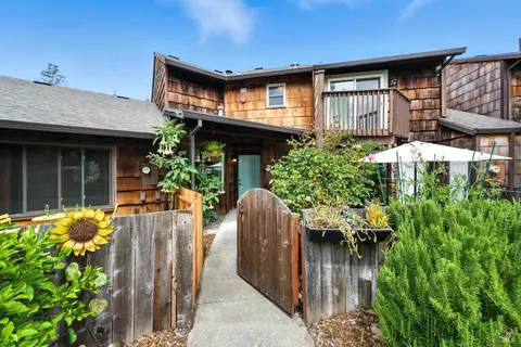 8128 Sunflower Dr, Cotati, CA 94931