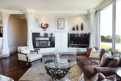 Living - 365 Ely Rd N, Petaluma, CA 94954 photo 2 of 3