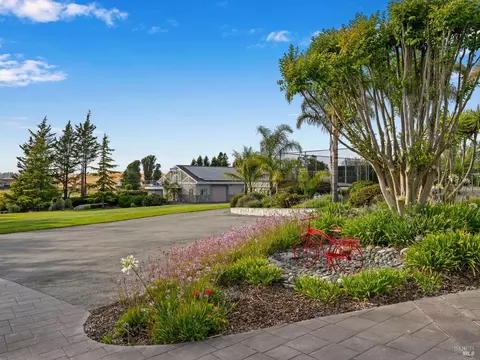 Exterior - 365 Ely Rd N, Petaluma, CA 94954 photo 18 of 23