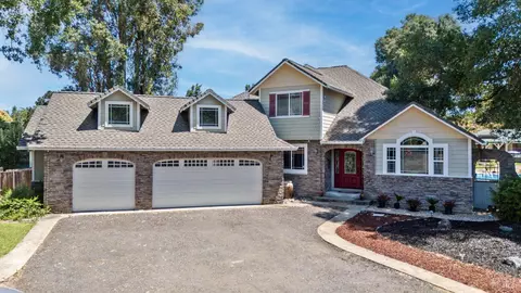 8621 Uva Dr, Redwood Valley, CA 95470