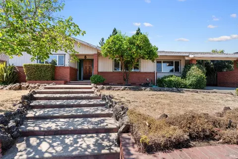 4765 Stonehedge Dr, Santa Rosa, CA 95405