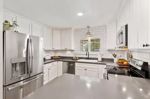 Kitchen - 243 Cedar St, Vacaville, CA 95688 photo 4 of 4