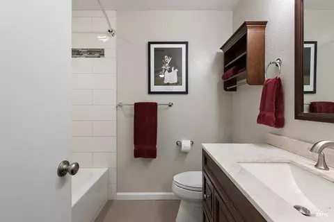 Bath - 1774 Devonshire Dr, Benicia, CA 94510 photo 2 of 3