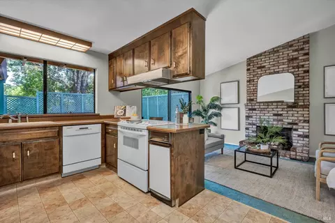 Kitchen - 175 Vine Dr, Cloverdale, CA 95425 photo 1 of 2