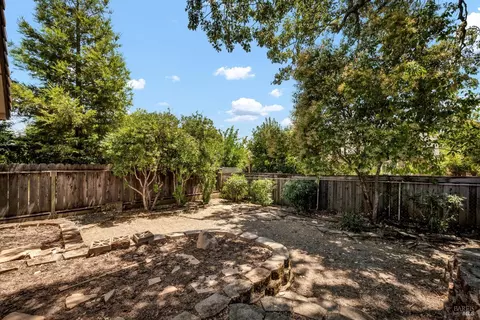 Exterior - 175 Vine Dr, Cloverdale, CA 95425 photo 7 of 8