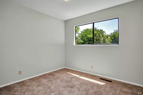 Bedroom - 175 Vine Dr, Cloverdale, CA 95425 photo 4 of 4