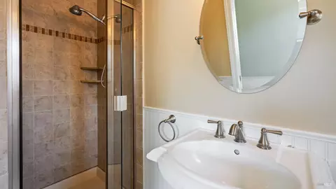 Bath - 114 Edith St, Petaluma, CA 94952 photo 3 of 4