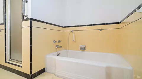 Bath - 114 Edith St, Petaluma, CA 94952 photo 2 of 4