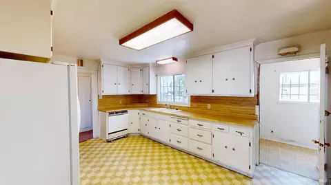 Kitchen - 87 Front St, Healdsburg, CA 95448 photo 4 of 4