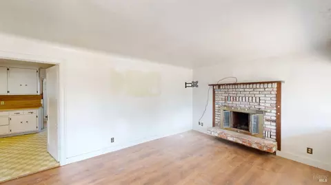 Living - 87 Front St, Healdsburg, CA 95448 photo 2 of 4