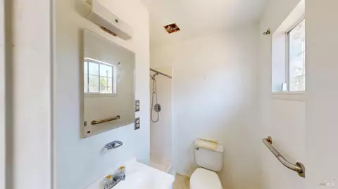 Bath - 87 Front St, Healdsburg, CA 95448 photo 2 of 2