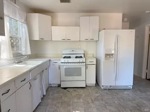 Kitchen - 420 Della Ave, Willits, CA 95490 photo 1 of 2