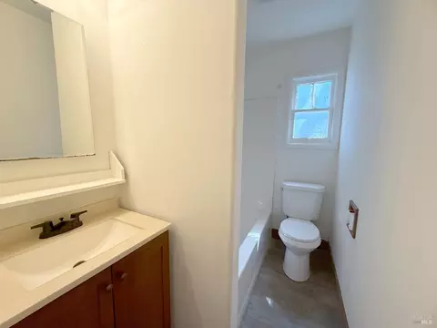 Bath - 420 Della Ave, Willits, CA 95490 photo 1 of 1