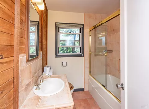 Bath - 431 E Berna Ave, Napa, CA 94559 photo 2 of 2