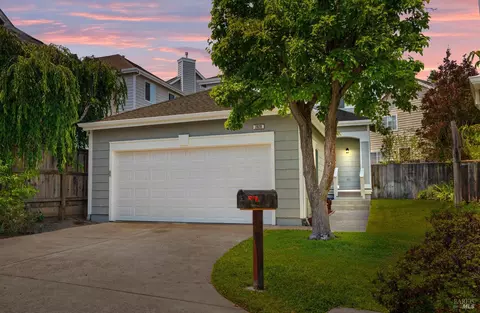 2020 Chetwood Dr, Petaluma, CA 94952