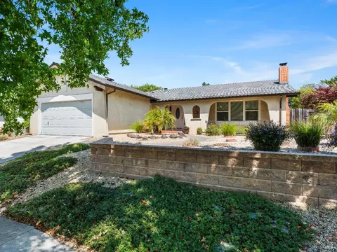 1512 Mayflower Pl, Santa Rosa, CA 95403
