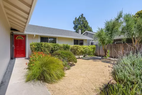 1523 Wimbledon Ct, Santa Rosa, CA 95401