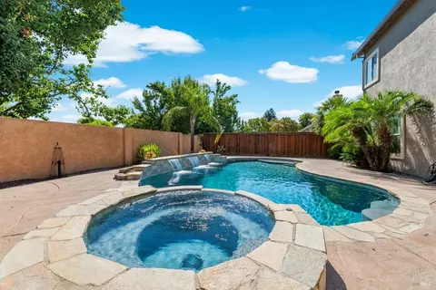 Exterior - 807 Kells Cir, Vacaville, CA 95688 photo 4 of 5