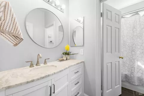 Bath - 807 Kells Cir, Vacaville, CA 95688 photo 2 of 2