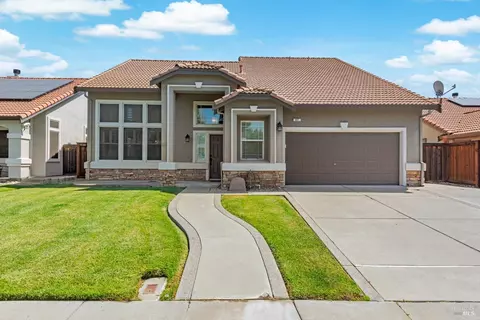Exterior - 807 Kells Cir, Vacaville, CA 95688 photo 2 of 5