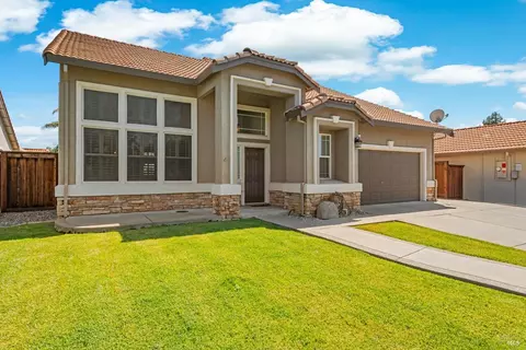 Exterior - 807 Kells Cir, Vacaville, CA 95688 photo 3 of 5