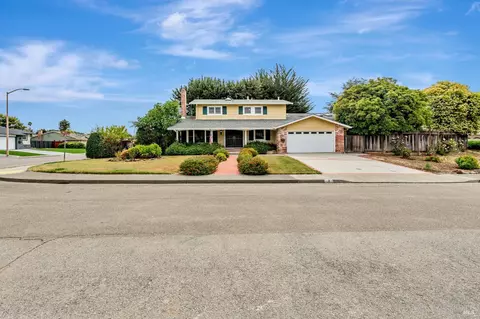 3 La Noche Ct, Novato, CA 94945