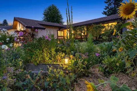 206 May Ct, Sebastopol, CA 95472