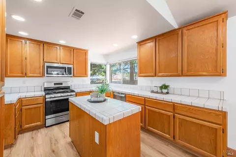 Kitchen - 119 Lighthouse Way, Vacaville, CA 95688 photo 3 of 6