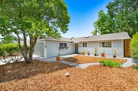 2721 Comanche St, Santa Rosa, CA 95403