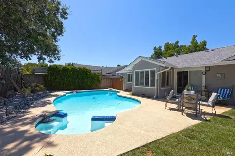 185 Salinas Dr, Vacaville, CA 95688 photo 2