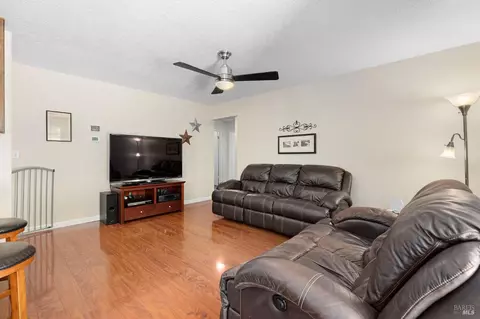 185 Salinas Dr, Vacaville, CA 95688 photo 14