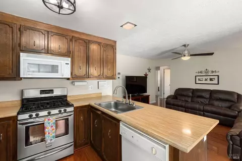 185 Salinas Dr, Vacaville, CA 95688 photo 12