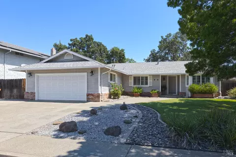 185 Salinas Dr, Vacaville, CA 95688 photo 3