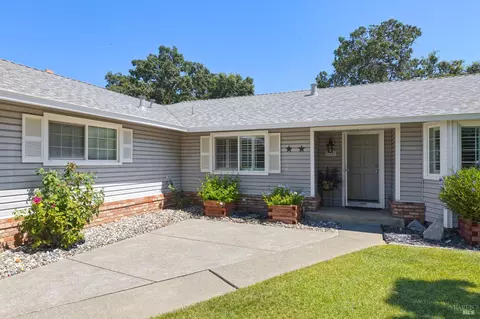 185 Salinas Dr, Vacaville, CA 95688 photo 4
