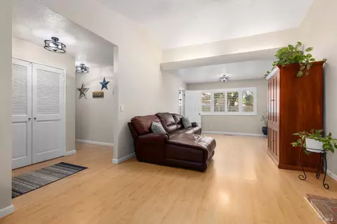 185 Salinas Dr, Vacaville, CA 95688 photo 8