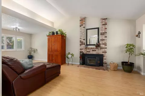 185 Salinas Dr, Vacaville, CA 95688 photo 5